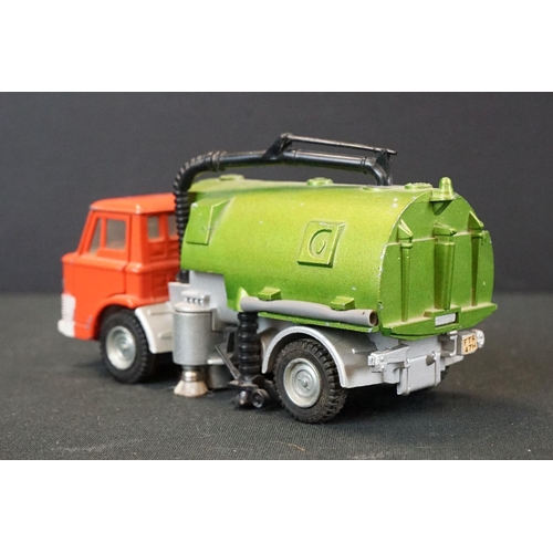 1252 - Two boxed Dinky diecast models to include 978 Refuse Wagon with 2 x dustbins (box gd) and 451 Johnst... 