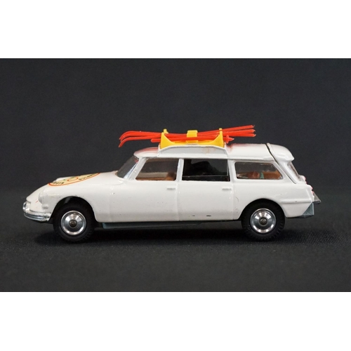 1302 - Boxed Corgi 475 Citroen Safari Olympic Winter Safari diecast model with 4 x skis & 1 x pole, diecast... 