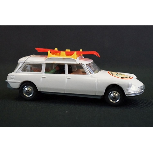 1302 - Boxed Corgi 475 Citroen Safari Olympic Winter Safari diecast model with 4 x skis & 1 x pole, diecast... 