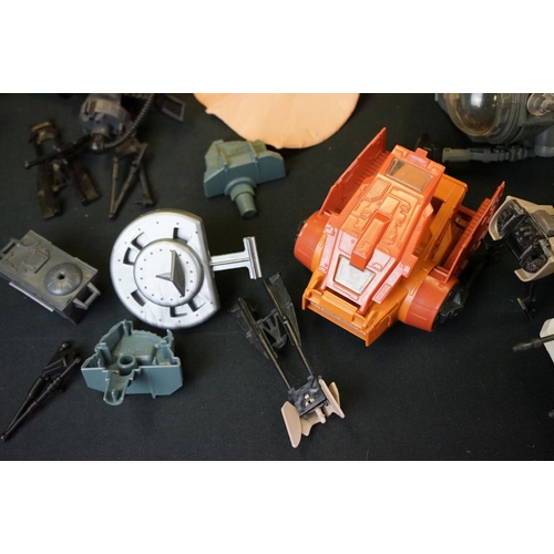 369 - Star Wars - 19 original items to include 2 x Scout Bikes, Ewok Assault Catapult, Ewok Combat Glider,... 