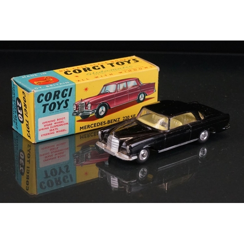 1029 - Boxed Corgi Major Gift Set 28 Carrimore Car Transporter with Bedford Tractor Unit & 4 Cars including... 