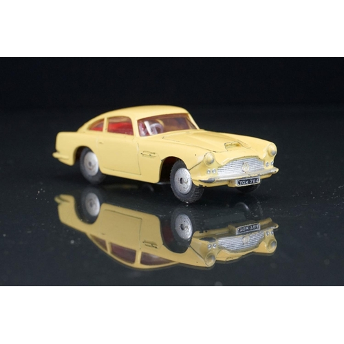 1035 - Three boxed Corgi diecast models to include 253 Mercedes Benz 220 SE Coupe in metallic maroon, 218 A... 