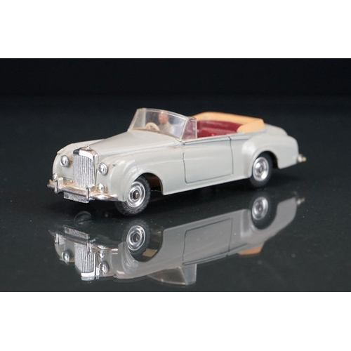 1042 - Two boxed Dinky diecast models to include 194 Bentley Coupe in grey with maroon interior, with drive... 