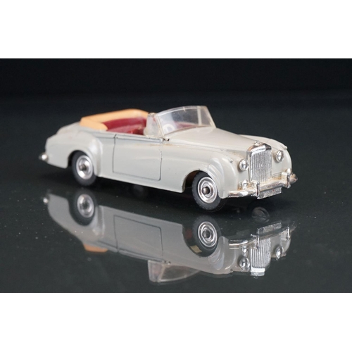 1042 - Two boxed Dinky diecast models to include 194 Bentley Coupe in grey with maroon interior, with drive... 