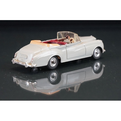 1042 - Two boxed Dinky diecast models to include 194 Bentley Coupe in grey with maroon interior, with drive... 