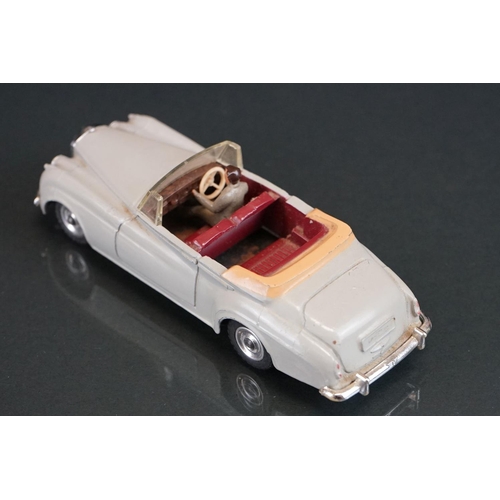 1042 - Two boxed Dinky diecast models to include 194 Bentley Coupe in grey with maroon interior, with drive... 