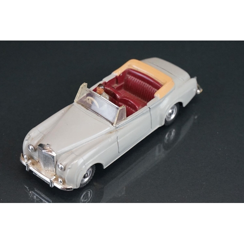 1042 - Two boxed Dinky diecast models to include 194 Bentley Coupe in grey with maroon interior, with drive... 