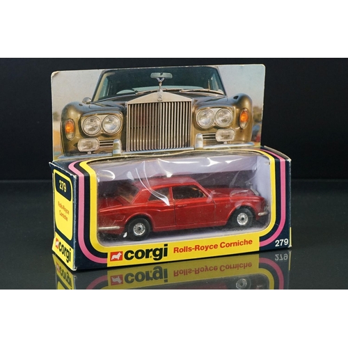 1061 - Three boxed Corgi diecast models to include Gift Set 31 Safari Land Rover and Animal Trailer with li... 