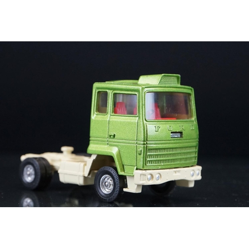 1064 - Two boxed Corgi diecast models to include Major 1144 Wrecker Truck and 1159 Car Transporter in metal... 