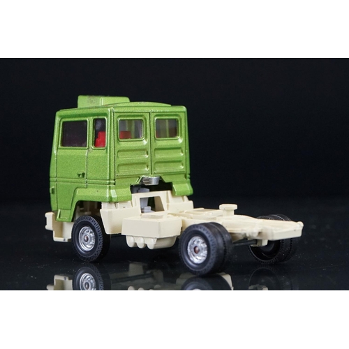 1064 - Two boxed Corgi diecast models to include Major 1144 Wrecker Truck and 1159 Car Transporter in metal... 