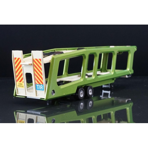 1064 - Two boxed Corgi diecast models to include Major 1144 Wrecker Truck and 1159 Car Transporter in metal... 