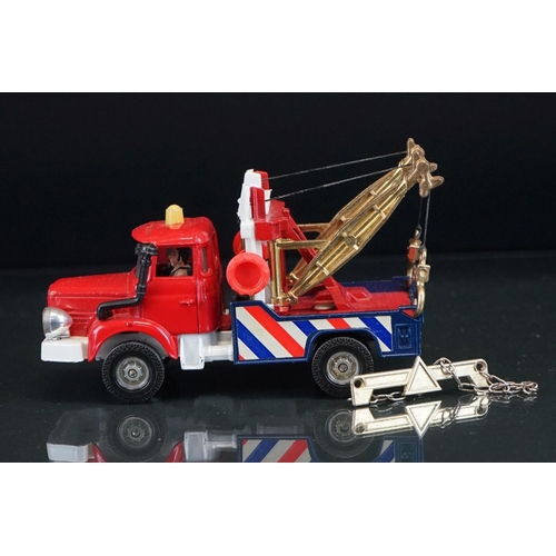 1064 - Two boxed Corgi diecast models to include Major 1144 Wrecker Truck and 1159 Car Transporter in metal... 