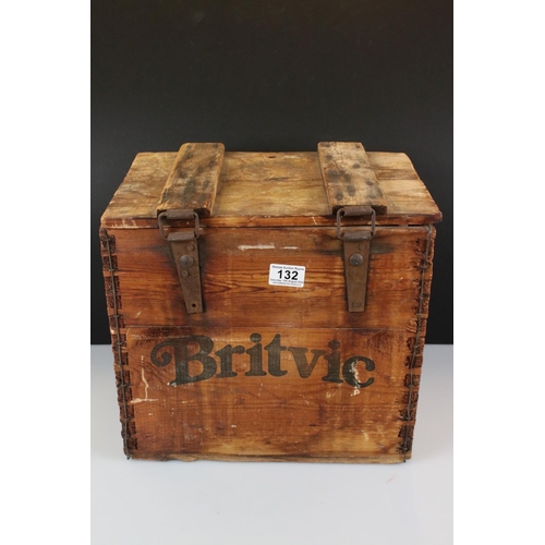 132 - Mid century Pine Advertising ' Britvic ' Six Bottle Crate with Lid, 34cm high x 36cm wide