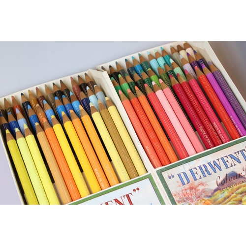 134 - Vintage boxed Winsor & Newton japanned tin colour box with contents, together with a boxed set of De... 