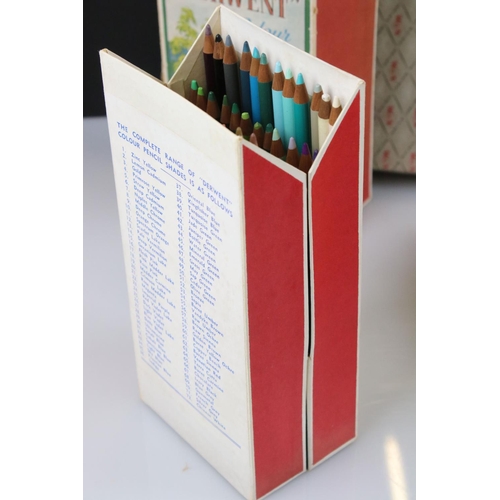 134 - Vintage boxed Winsor & Newton japanned tin colour box with contents, together with a boxed set of De... 