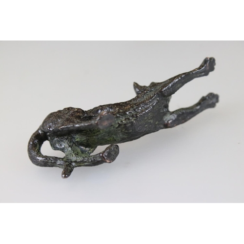 162 - Bronze sculpture of a stretching cat, approx. 6cm long