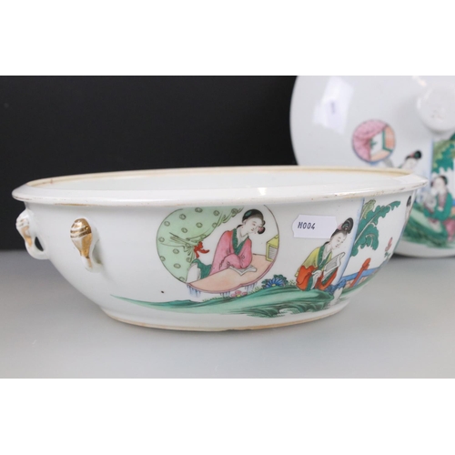 40 - Chinese Porcelain Lidded Tureen decorated with figures, character marks to base, 28cm diameter