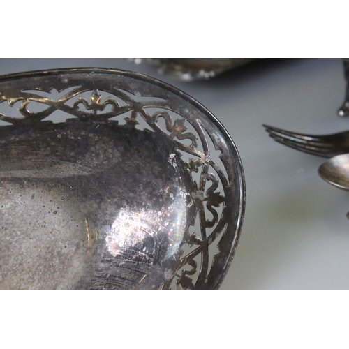 82 - A small collection of mixed silver plate to include coffee pot, jug, sugar bowl, cutlery...etc.