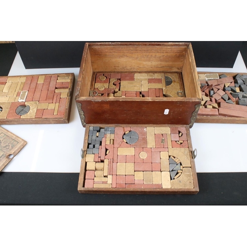 359 - An early 20th century boxed block construction set in original box with makers label.