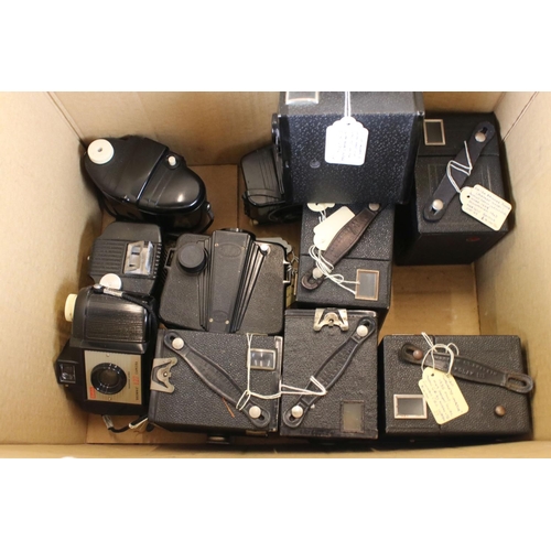 364 - A large collection of cameras to include Kodak, Halina and Lubitol examples.