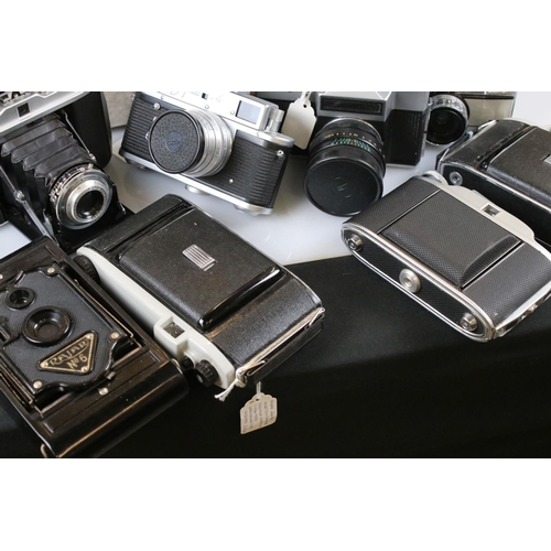 371 - A large collection of cameras to include Kodak, Zenit and Agfa examples