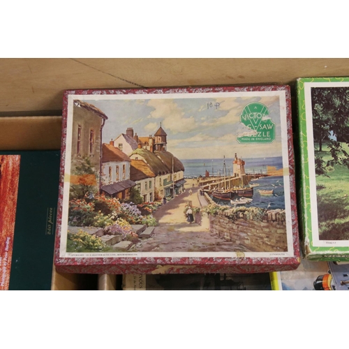 374 - A large collection of early to mid 20th century mainly wooden Victory jigsaws.