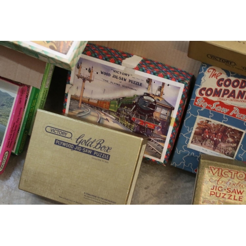 375 - A large collection of early to mid 20th century wooden Victory jigsaw puzzles.