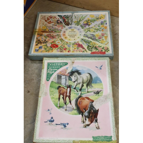 376 - A large collection of early to mid 20th century wooden Victory jigsaw puzzles.