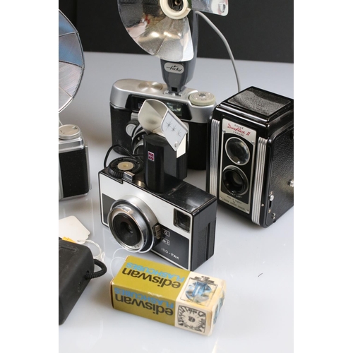 392 - A large collection of cameras to include Kodak, Lubitel and Agfa examples.