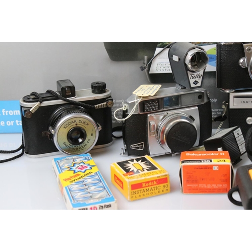 392 - A large collection of cameras to include Kodak, Lubitel and Agfa examples.