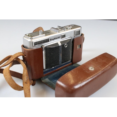 397 - Voightlander Vitessa - T Vintage Camera in brown leather case (Compur)