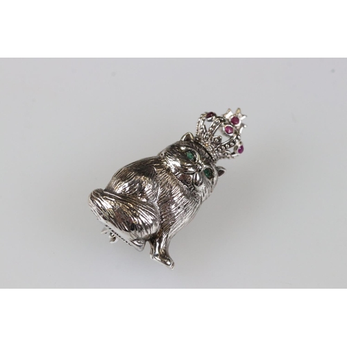 190 - Silver royal cat brooch set with emerald eyes and ruby crown