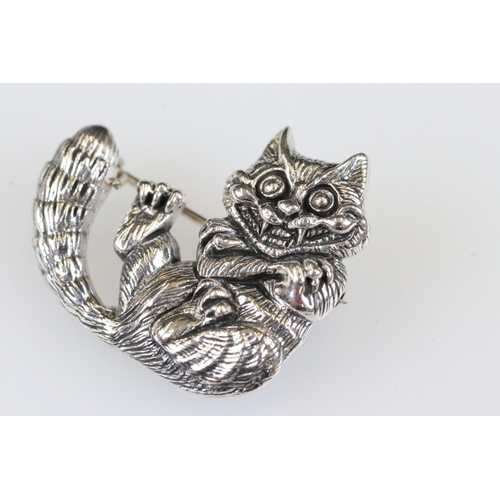 199 - Silver Cheshire Cat style brooch