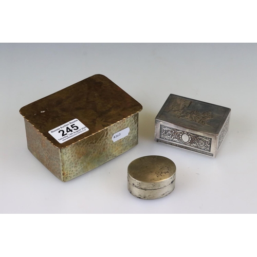 245 - A small collection of trinket boxes to include hammered brass and silver plated examples.