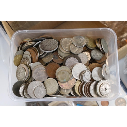 282 - A collection of mainly British pre decimal coins to include pre 1947 & pre 1920 silver examples toge... 