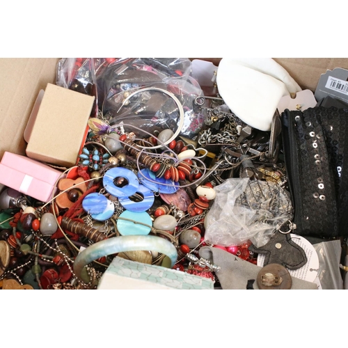 295 - Large collection of assorted fashion and costume jewellery etc