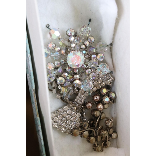 295 - Large collection of assorted fashion and costume jewellery etc