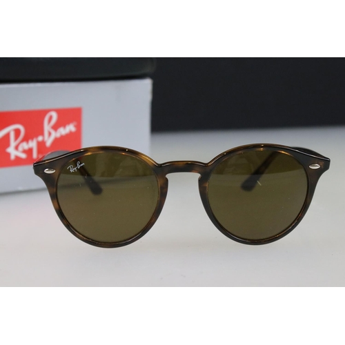 303a - Original pair of Ray Ban tortoiseshell sunglasses with  case, microfibre cloth and outer box, showin... 