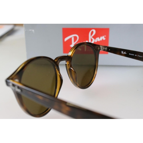 303a - Original pair of Ray Ban tortoiseshell sunglasses with  case, microfibre cloth and outer box, showin... 