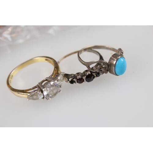 321 - A small collection of vintage and contemporary costume jewellery to include bone, jet and silver exa... 