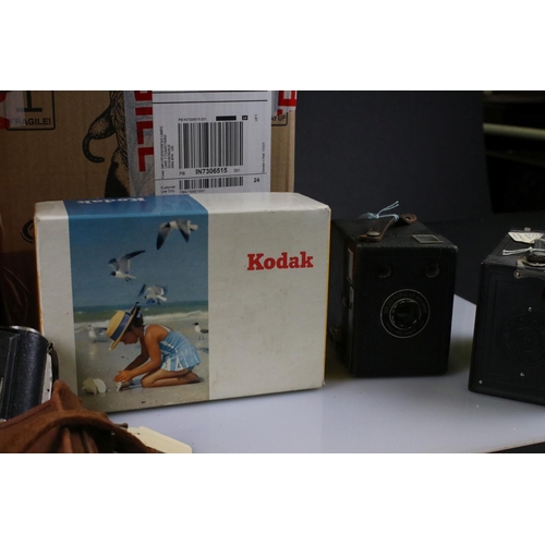 399 - A large collection of cameras to include Kodak and Haminex examples.