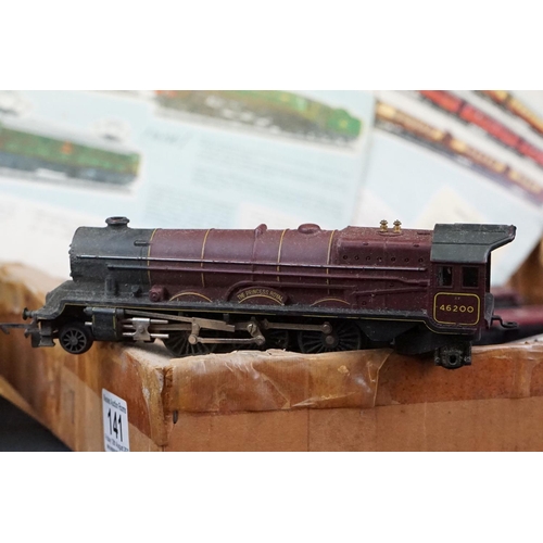 141 - Triang OO gauge Princess Elizabeth locomotive, 3 x coaches, track and controller with brochure