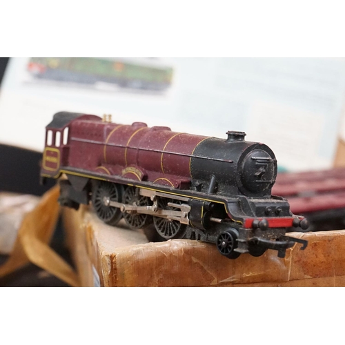 141 - Triang OO gauge Princess Elizabeth locomotive, 3 x coaches, track and controller with brochure