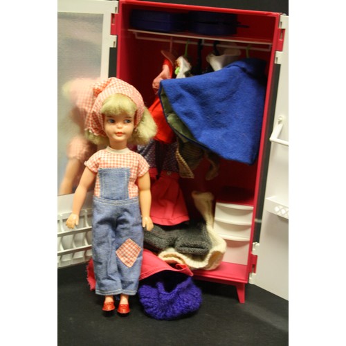 224 - Sindy - Collection of original Pedigree Sindy to include 2 x dolls (1 x on stand, no marks to neck o... 