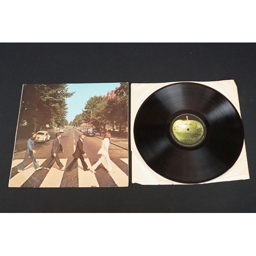 121 - Vinyl - 5 The Beatles LP's to include The White Album No. 0298065 top loader sleeve has tape repairs... 