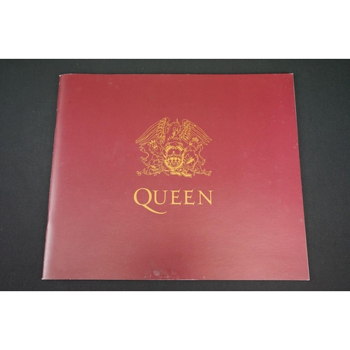 35 - CD / Memorabilia - Queen Box Of Tricks Ltd Edition box set from 1992.  Complete with all components ... 