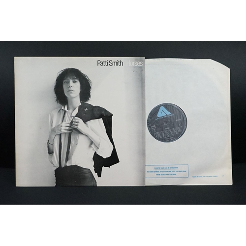 657 - Vinyl - Punk / New Wave - 8 USA Female vocalists UK / EU pressing albums, to include: Patti Smith - ... 