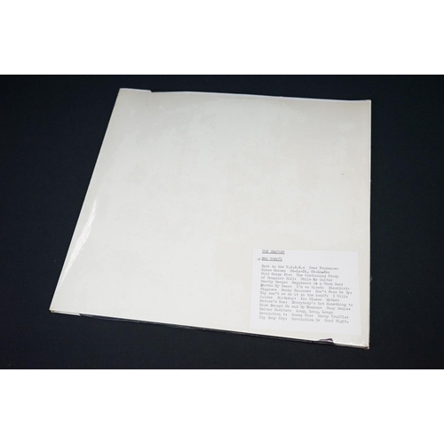 11 - Vinyl - The Beatles White Album PMC 7067/8. Very low number 0027539 and sealed in shrink with extrem... 