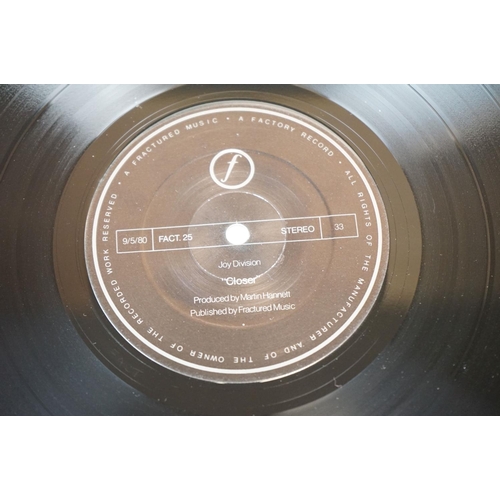 698 - Vinyl - Joy Division - 2 Original UK albums + 4 Original UK 12” singles, to include: Closer (1980, U... 