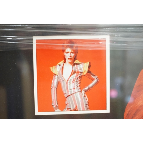 1037 - Memorabilia / Autograph - Framed and glazed display featuring a signed David Bowie picture.  Frame m... 